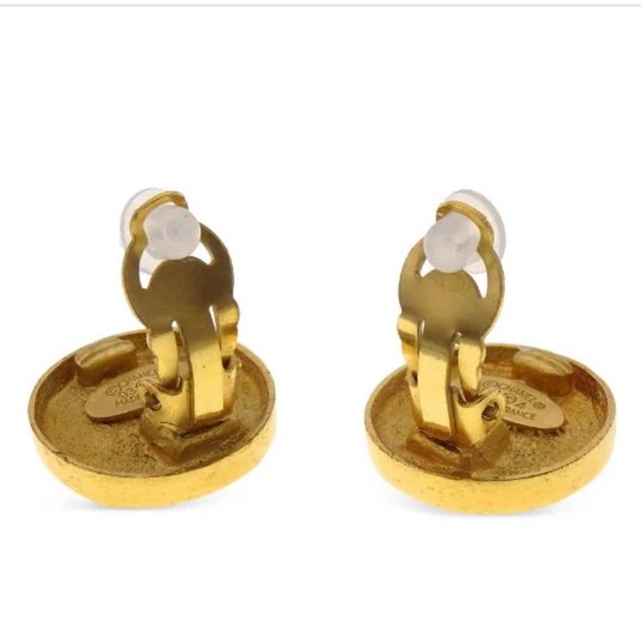 RARE Vintage Chanel button clip on earrings - Picture 2 of 4